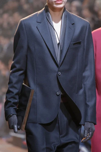 Look 90